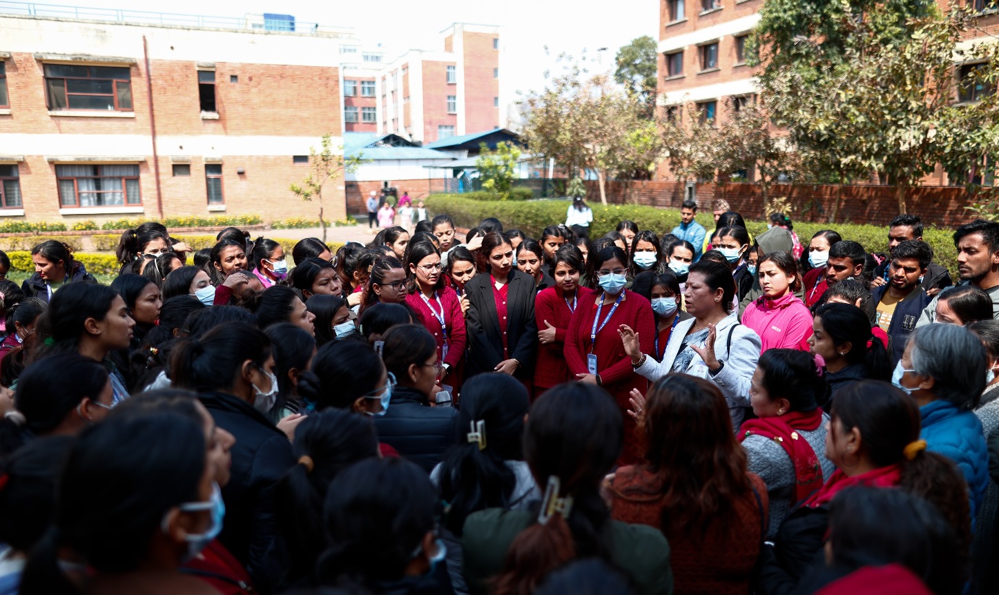 महाराजगन्ज नर्सिङ क्याम्पसमा तालाबन्दी, पठनपाठन ठप्प