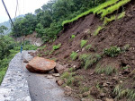 पहिरोले कर्णाली राजमार्ग अवरुद्ध