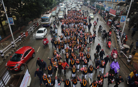 झरीमा रुझ्दै खेलाडीहरुले गरे नगर परिक्रमा (तस्वीरहरु)