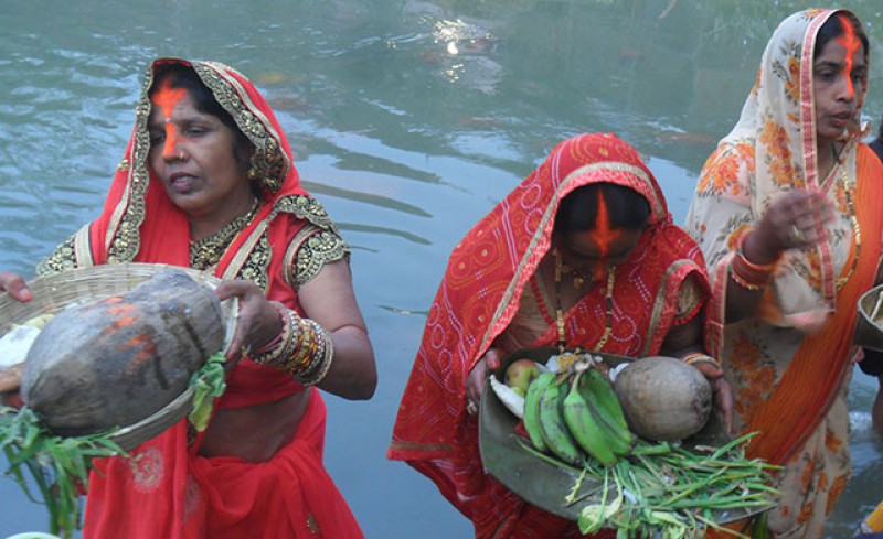 उदाउँदो सूर्यलाई अर्घ्य दिएपछि सकियो छठ