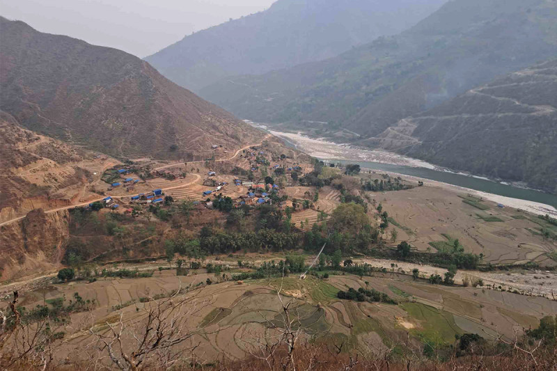 सडकले कुलो पुरिंदा बाँझियो डेढ सय रोपनी खेत