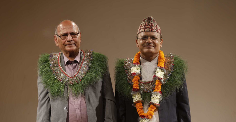 जगदम्बा-श्री र मदन पुरस्कार अर्पण