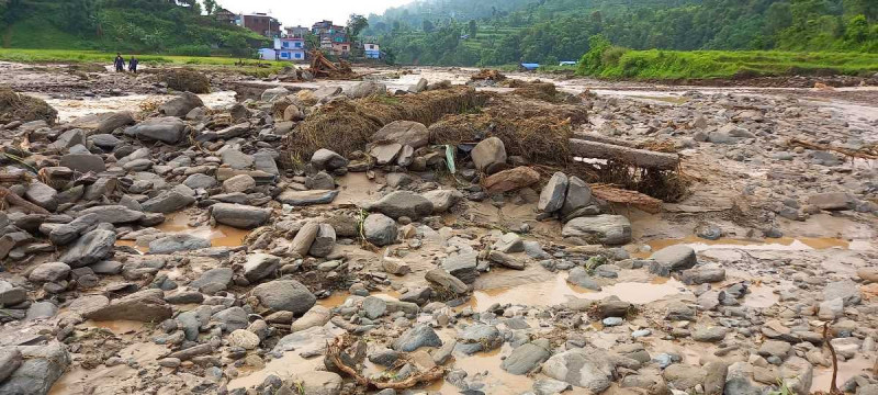 एकै रातको वर्षाले बस्ती तहसनहस