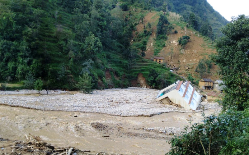 अझै भेटिएनन् १८ जना, विपद्‌मा ज्यान गुमाउनेको संख्या २४६ पुग्यो