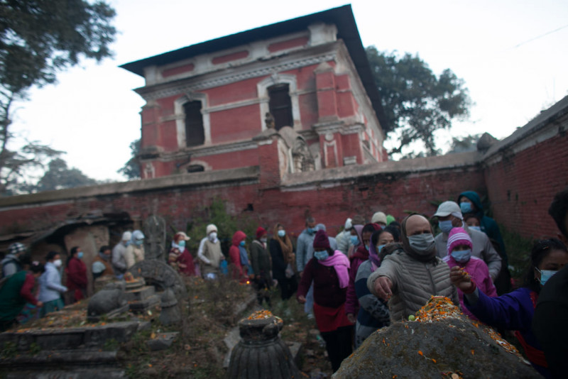 पशुपति परिसरमा यसरी छरियो सतबीज (तस्वीरहरु)