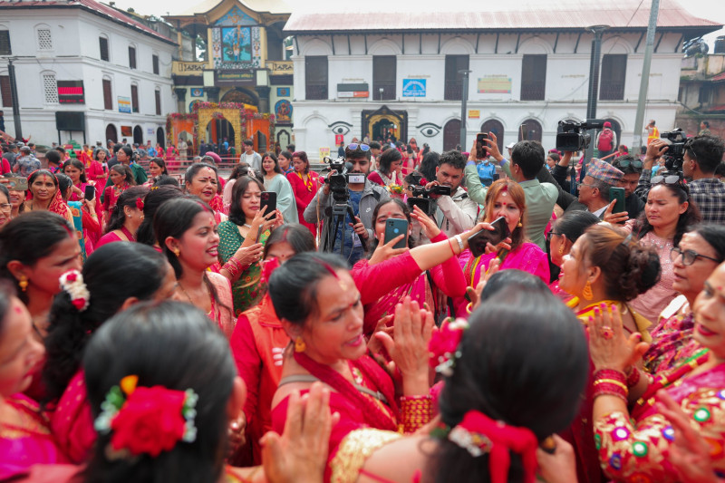 तस्वीरमा तीजको रमझम